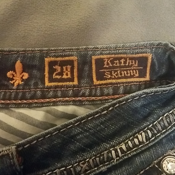 Rock Revival Capris - Picture 3 of 6